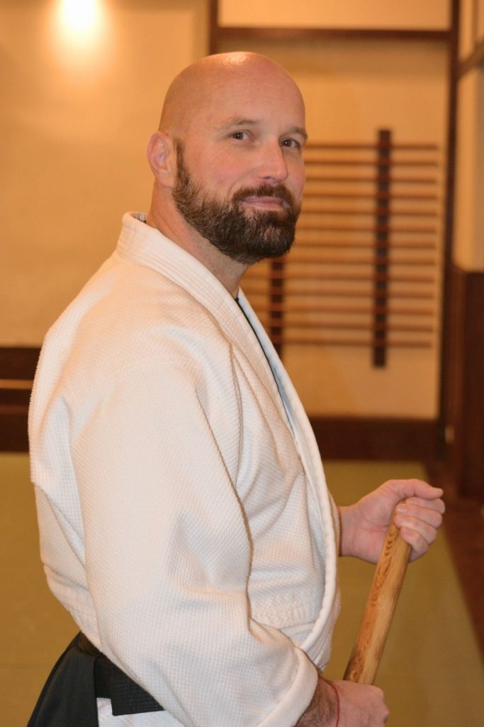 Dr. Havasi Tamás, a Tada Ima Aikido Akadémia vezető oktatója aikido edzésen, japán stílusú dojóban, Esztergom–Szentgyörgymezőn