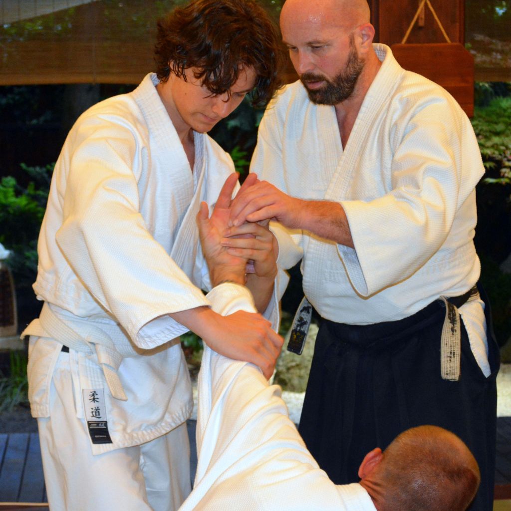 Aikido oktatás Esztergomban – dr. Havasi Tamás 5. danos aikido mester tanít edzésen