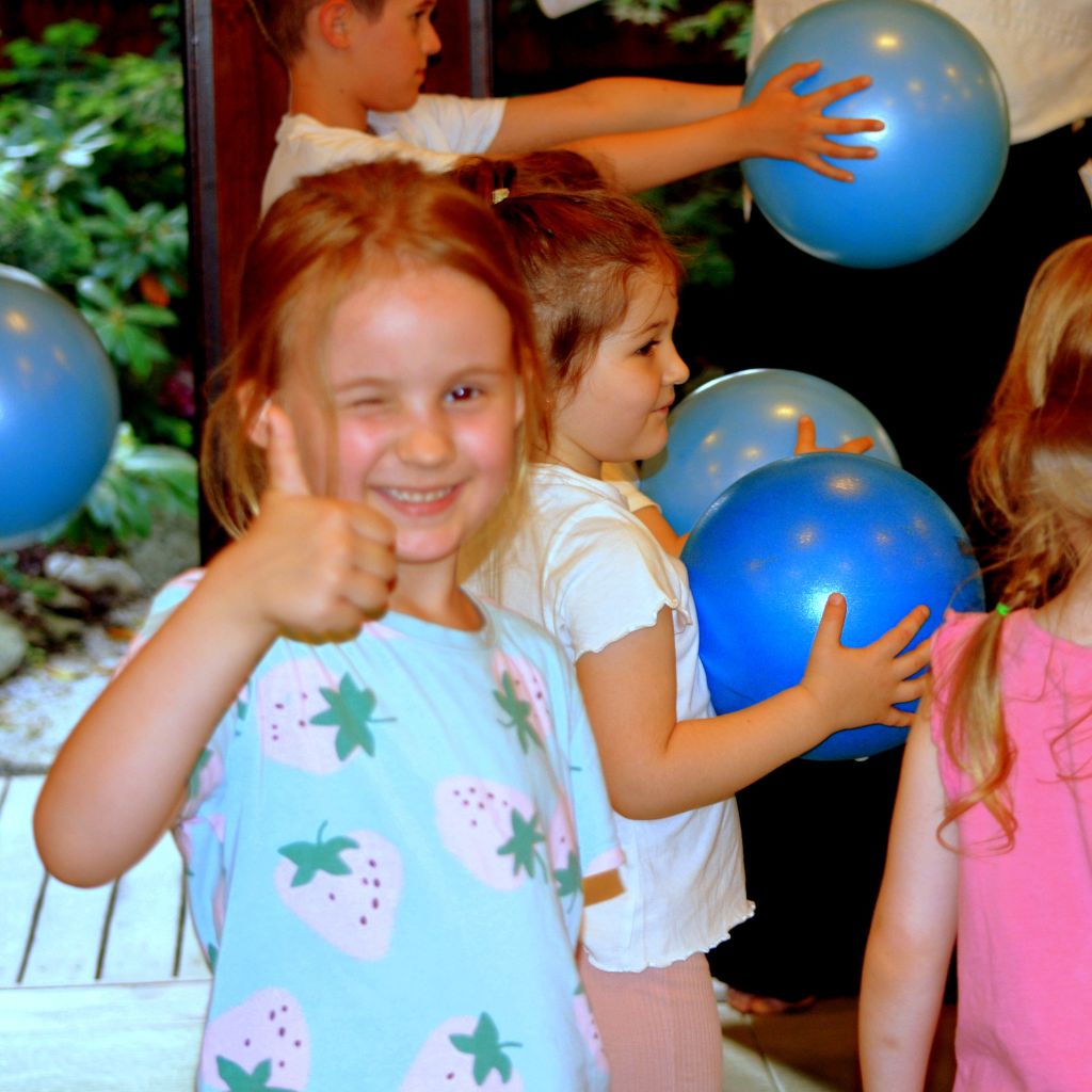 Ovis korú gyerekek játékos aikido mozgásfejlesztő edzésen a Tada Ima Aikido Akadémián Esztergom–Szentgyörgymezőn